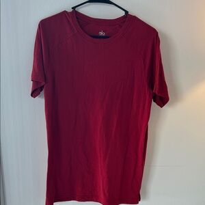 ALO Yoga Men's Crimson Short Sleeve Tee